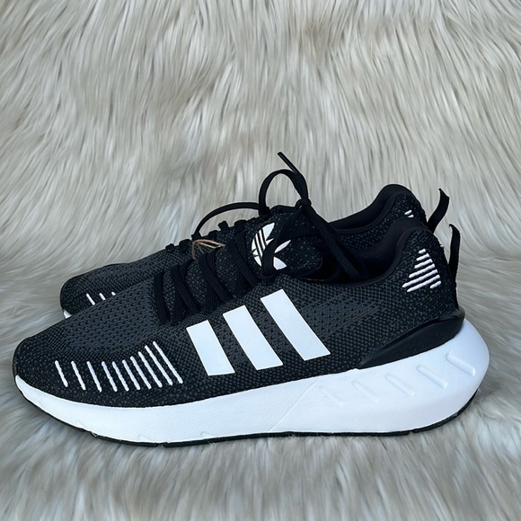 ADIDAS SWIFT RUN 22 WOMEN'S SHOES, GV7971, Black/ White/ Grey  new - Picture 1 of 11